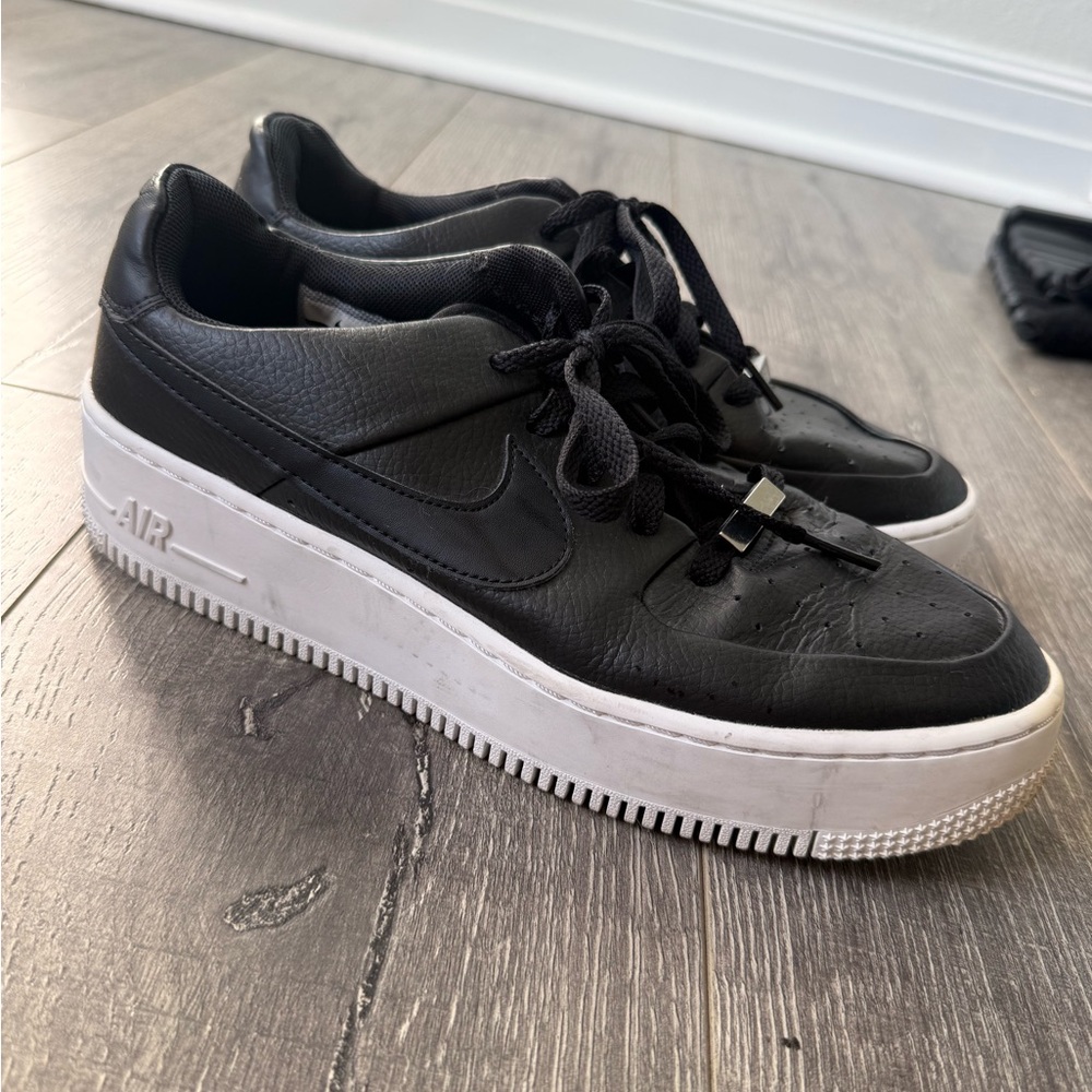 🖤 Nike Air Force 1 Low — Black / White Sole